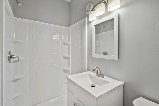 Building Photo - Newly renovated 2 bedroom home in Scott To...