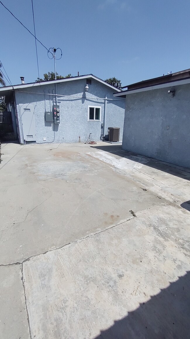 Reserved Gated parking - 947 S Cedar Ave