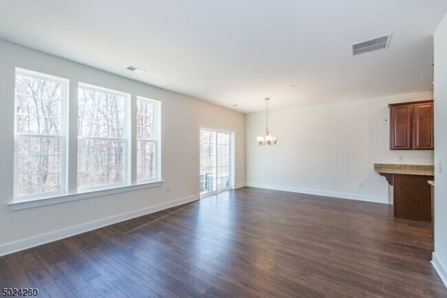 Building Photo - 207 Parkview Ln