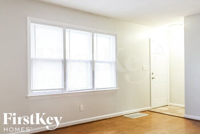 Building Photo - 10110 Hillcrest Rd