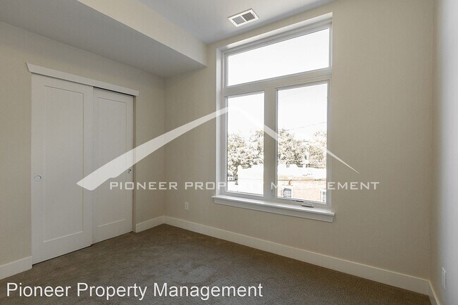 Building Photo - 2 br, 2.5 bath House - 1819 Boulder St. #104