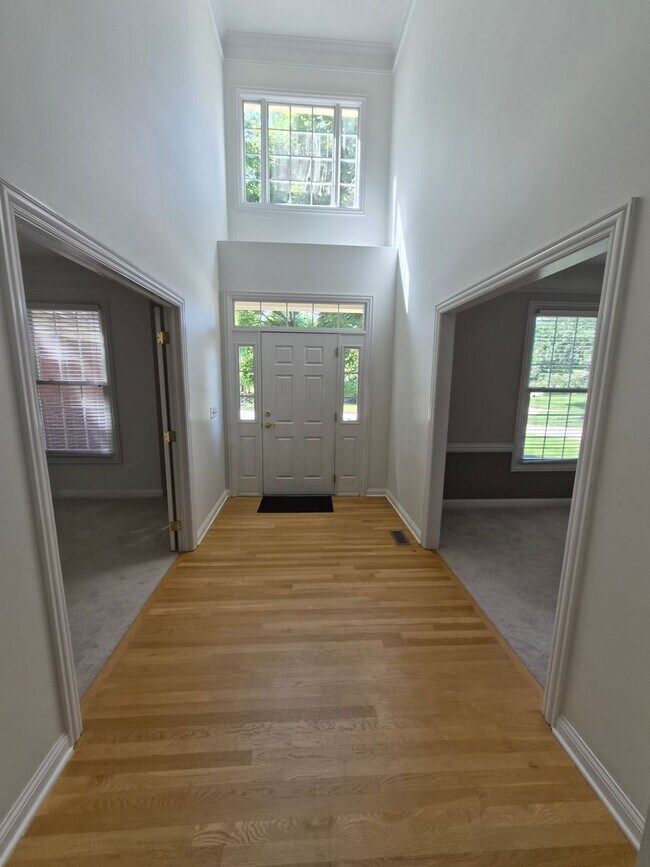 Building Photo - 6237 Muirloch Ct S
