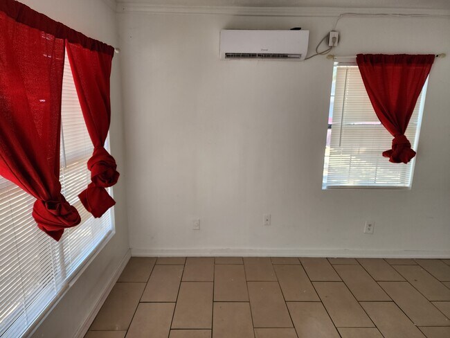 Foto del edificio - 1008 Maltby Ave