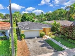Building Photo - 527 Gerona Ave
