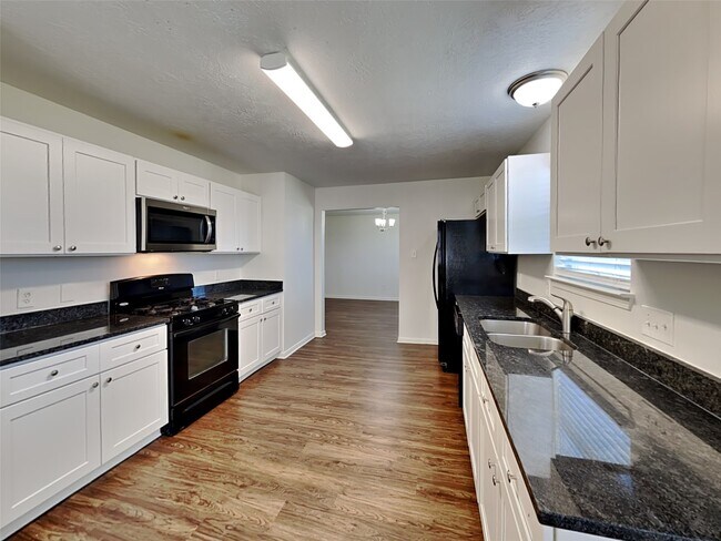 Foto del edificio - 16410 Tudor Point Ct