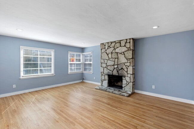 Building Photo - 435 Longfellow Ave