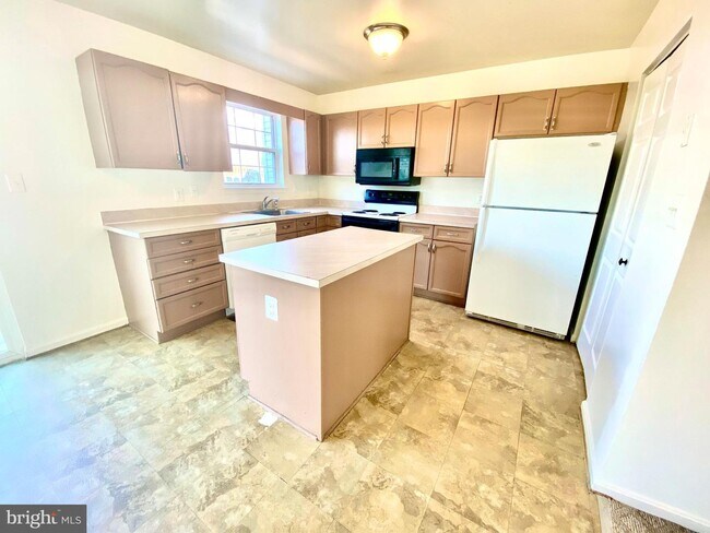 Building Photo - 14961 Vireo Ct