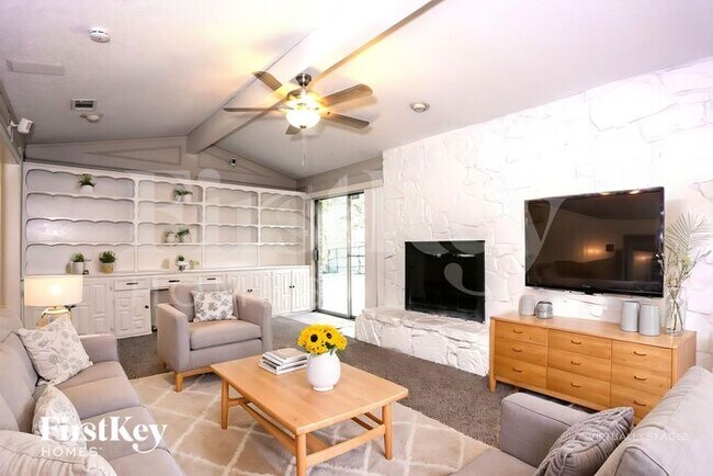 Foto del edificio - 4026 Cedar Creek Dr