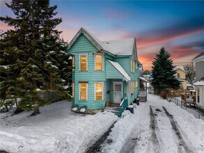 Building Photo - 200 Center St