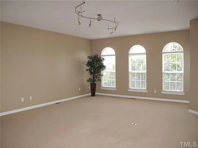 Foto del edificio - Room in Townhome on Coral Creek Ln
