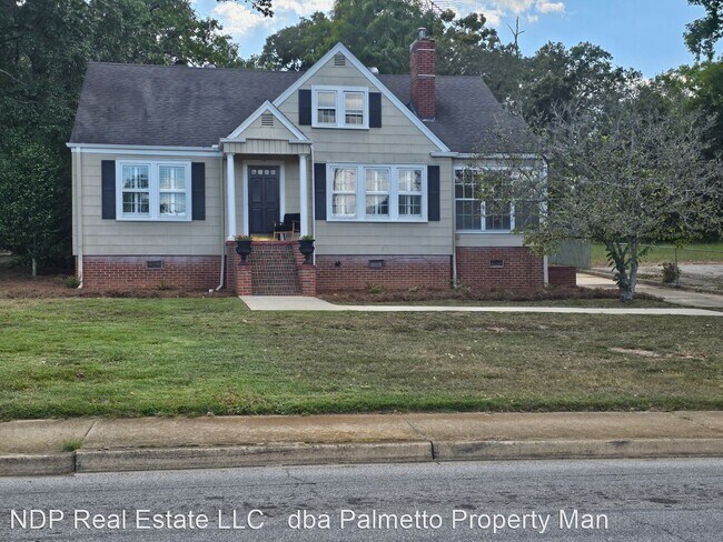 Building Photo - 4 br, 2 bath House - 709 N. Main St.