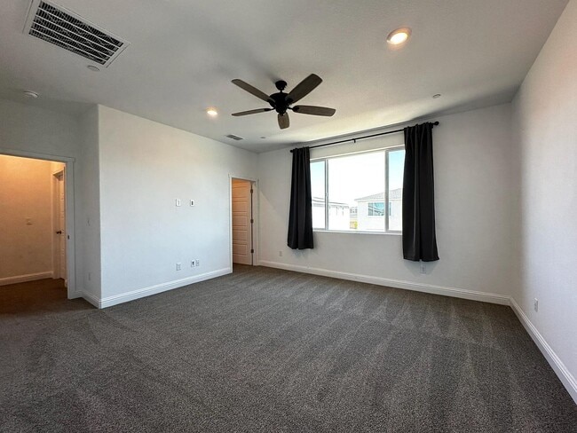 Building Photo - 2458 Fidalgo Way