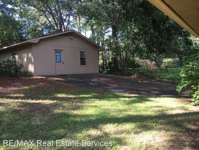 Building Photo - 3 br, 2 bath House - 1015 Bridal Wreath Trail