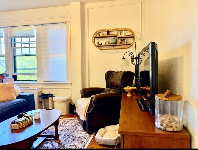 Building Photo - Amazing apartment in Brighton
