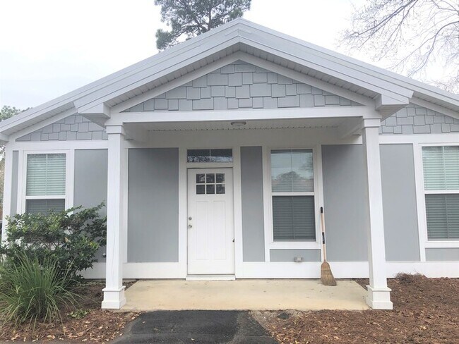 Building Photo - 605 W 5th North St Unit D FOR RENT!