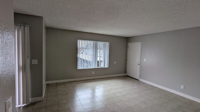 Foto del edificio - 815 N Peach Ave