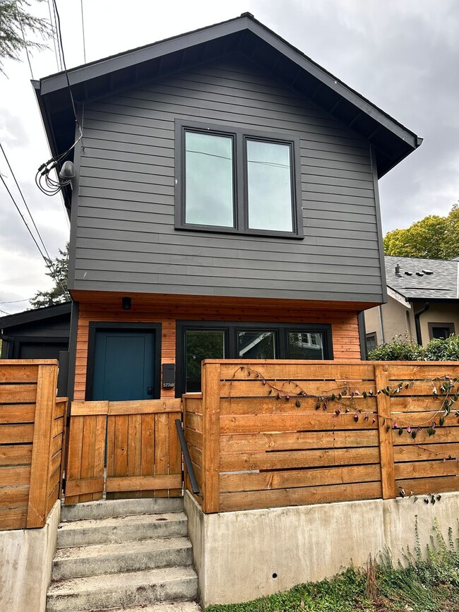 Foto del edificio - Brand New ADU in NE Portland!