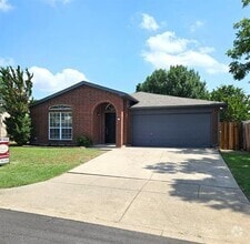 Building Photo - 212 Colt Ln