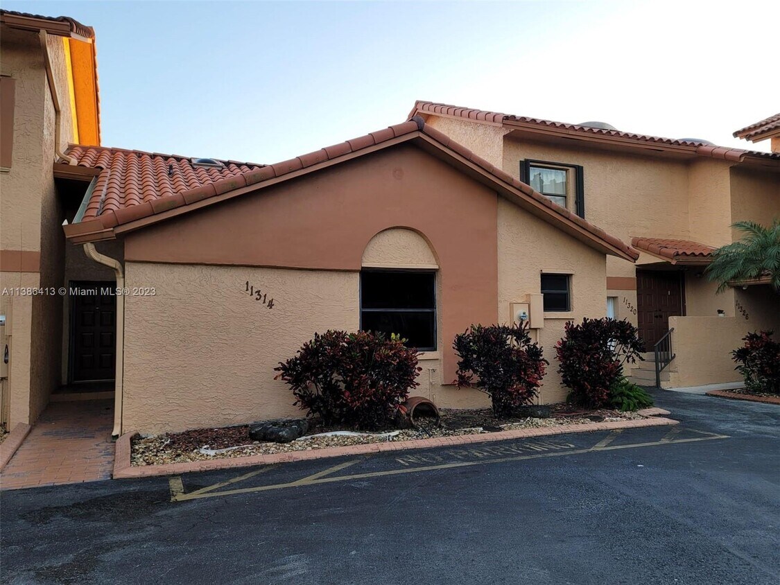 11314 SW 11th St, Pembroke Pines, FL 33025 House Rental in Pembroke