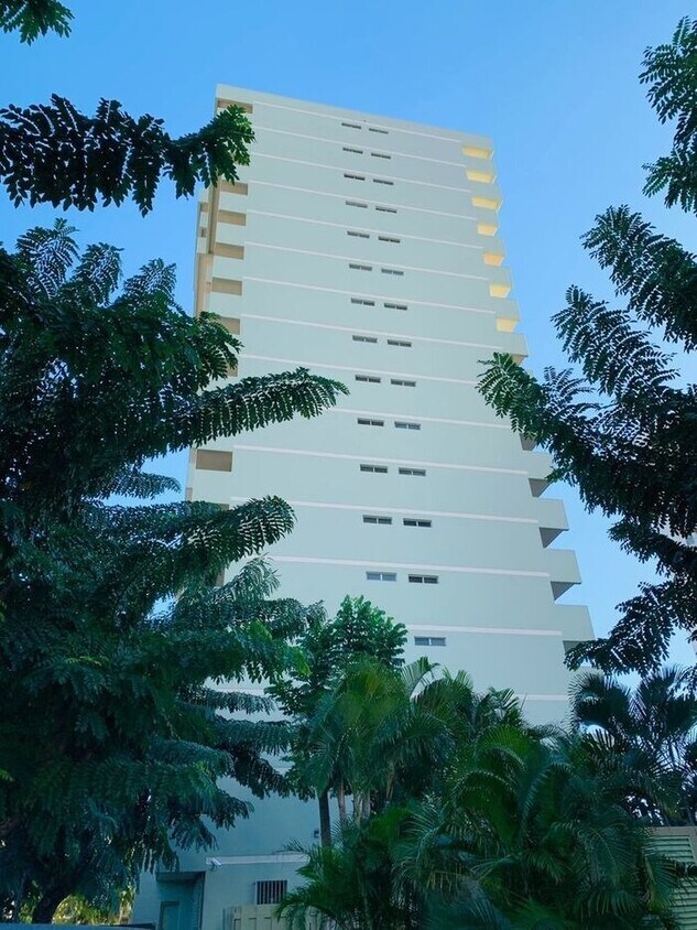 Primary Photo - Iolani Regent