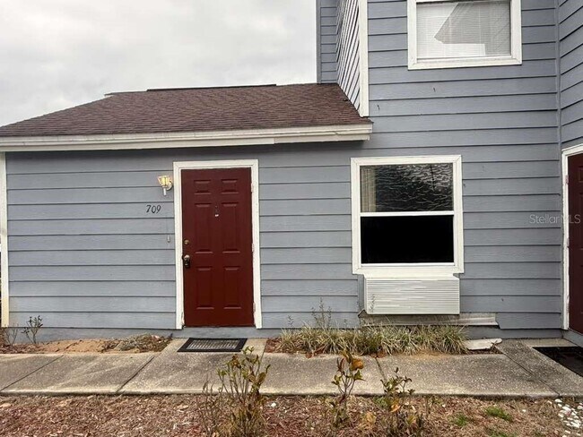 Foto del edificio - 709 Orchid Dr