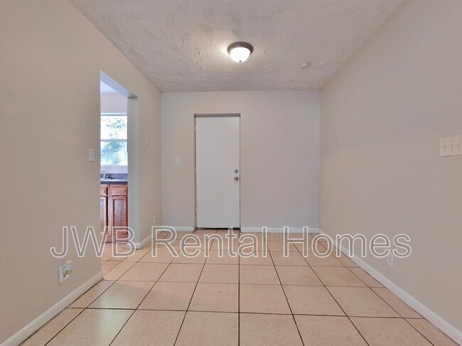 Foto del edificio - 4525 Rainer Rd