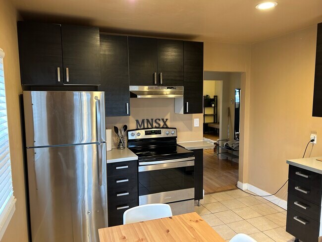 Photo du bâtiment - 1530 Lillian Av