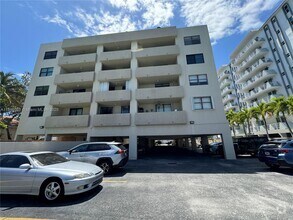 Building Photo - 7125 Bay Dr