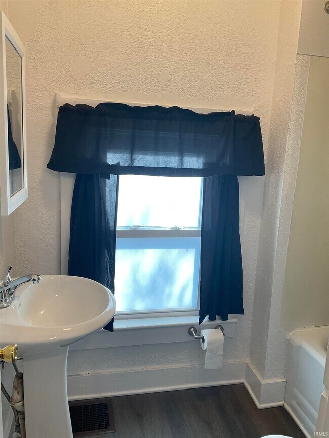 Foto del edificio - 1221 Wall St