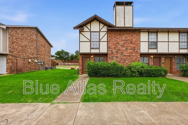 Building Photo - 2713 Wimbledon Ct