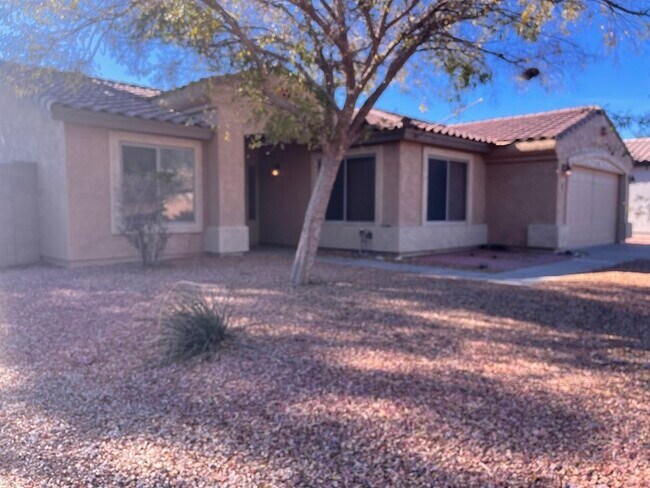 Foto del edificio - Spacious 3 Bed, 2 Bath Home! Washer/Dryer!...