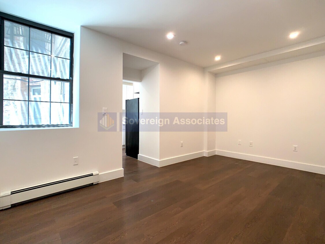 Primary Photo - 45 Tiemann Pl