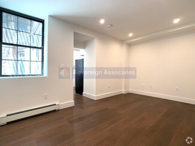Building Photo - 45 Tiemann Pl