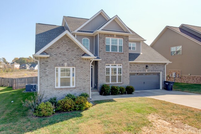 Building Photo - HUGE house in Farmington