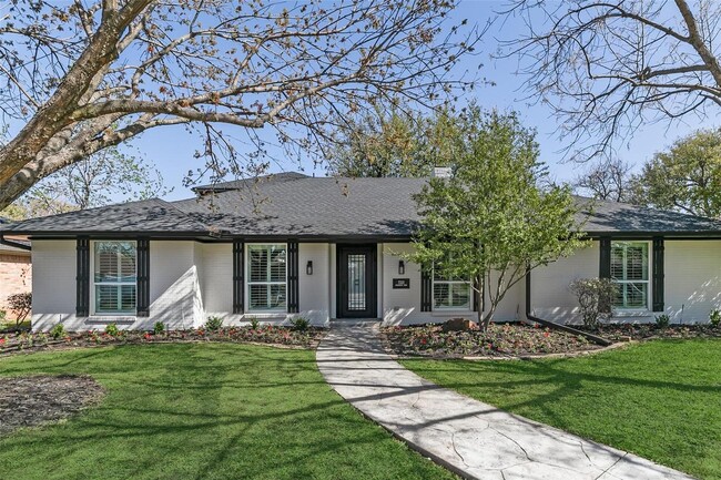 Charming Prestonwood home with peaceful backyard oasis - Charming Prestonwood home with peaceful backyard oasis