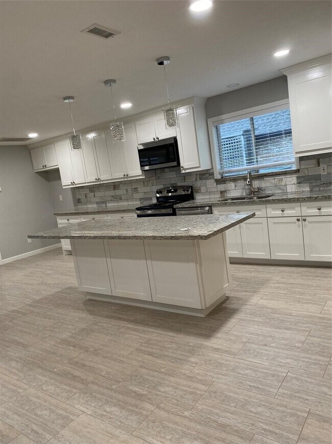 Foto del edificio - 1622 Fall Valley Dr