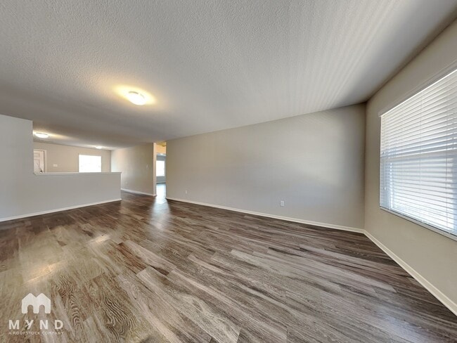 Building Photo - 9208 Pleasant Valley Dr