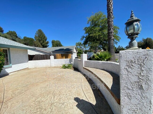 Foto del edificio - 29910 Mira Loma Dr