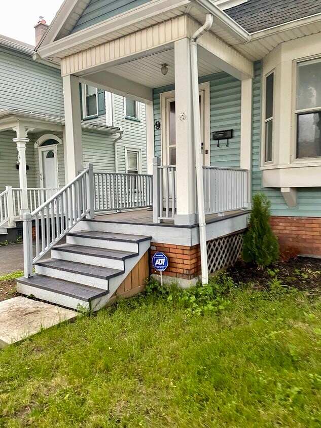 Primary Photo - 9 Averill Ave