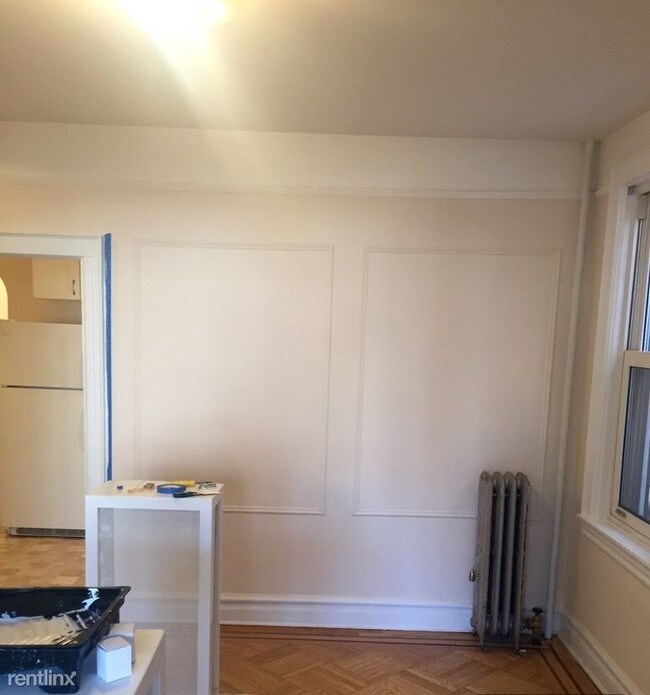 Building Photo - 3 br, 1 bath Apartment - 2431 Crescent St