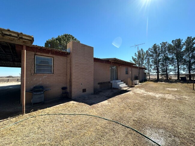 Building Photo - 1 Bed 2 Bath Home