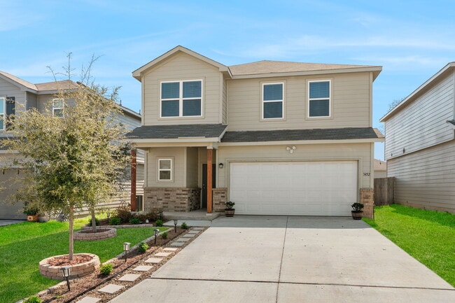 Building Photo - 3452 Redbud Grv