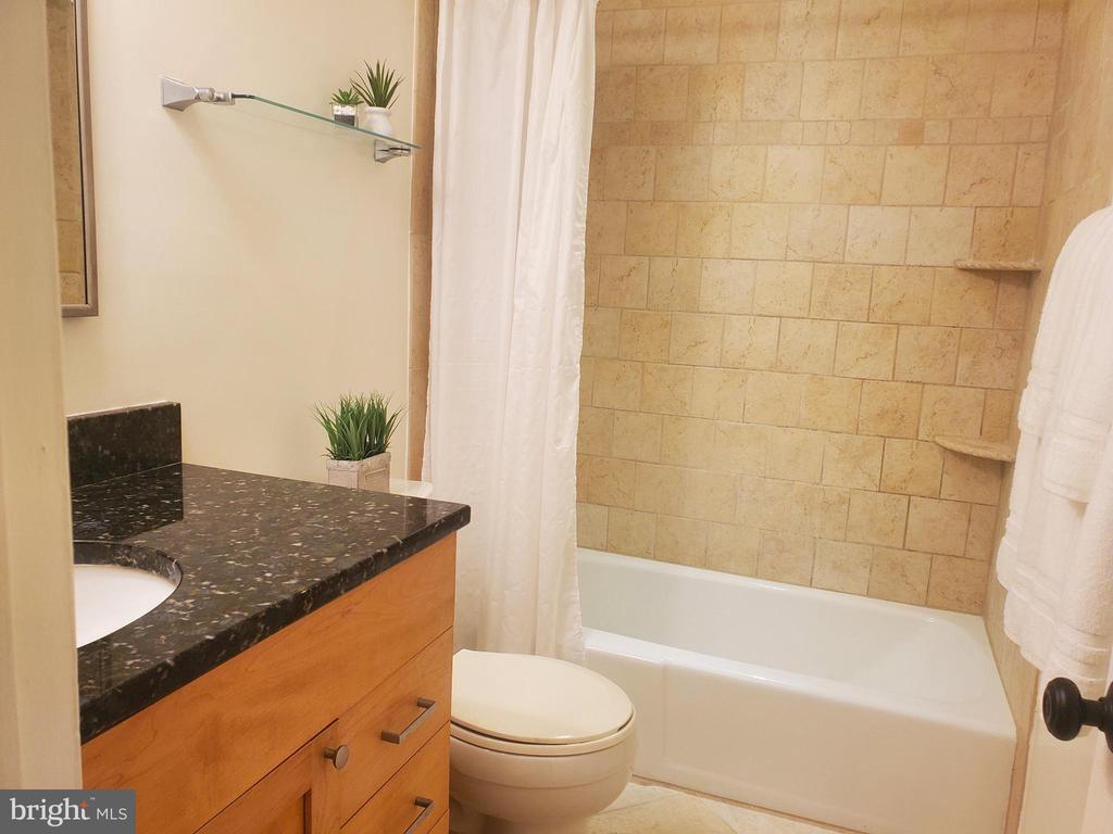 Foto principal - 11627 Vantage Hill Rd