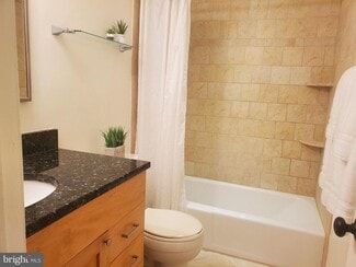 Building Photo - 11627 Vantage Hill Rd