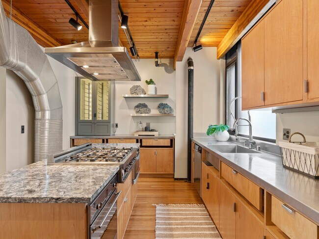 Foto del edificio - 1709 Dexter Ave N