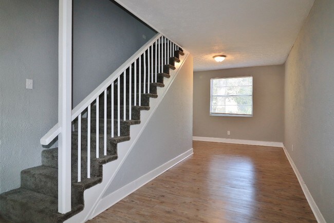 Building Photo - 1801 Forest Hills Rd