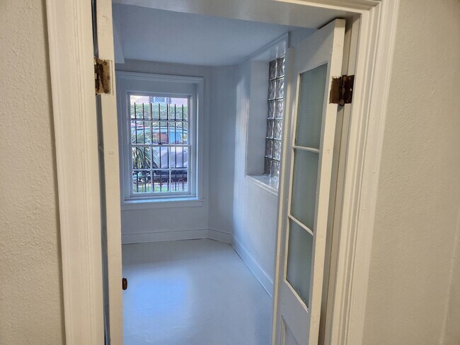 Foto del edificio - 229 E Gordon St