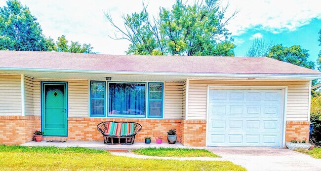 Foto del edificio - 3 bd, 1.5 ba house, N  Central location, f...