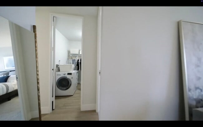 Photo - 1009 N Rush St Apartment