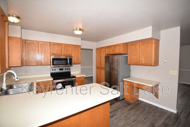 Building Photo - 10321 Golden Willow Dr